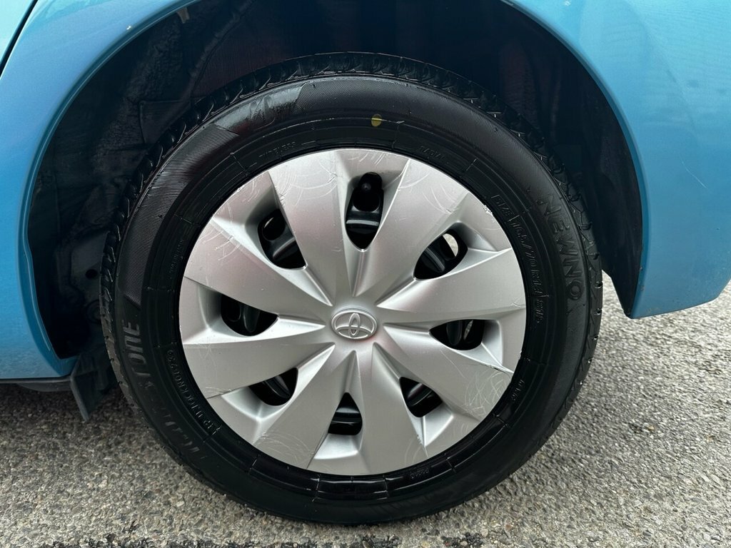 Toyota Aqua 1.5 Hybrid Silver #28