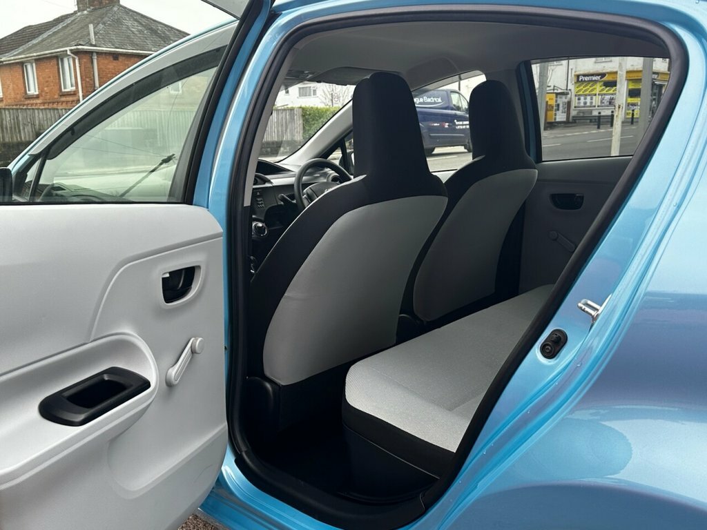 Toyota Aqua 1.5 Hybrid Silver #21