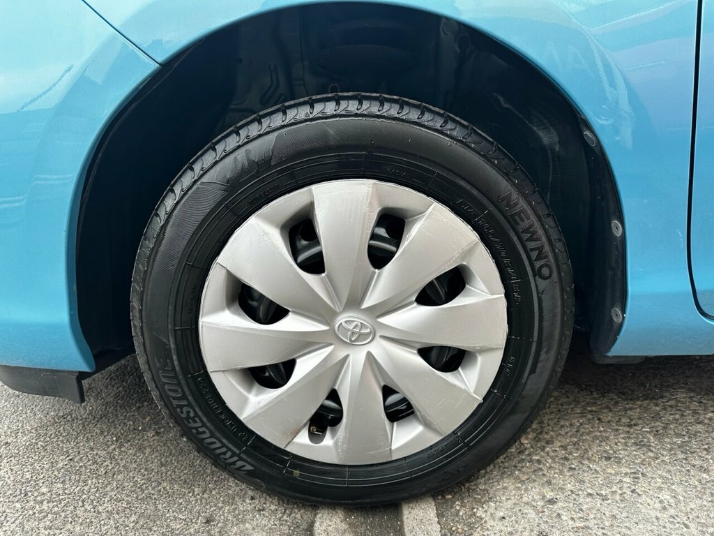 Toyota Aqua 1.5 Hybrid Silver #29