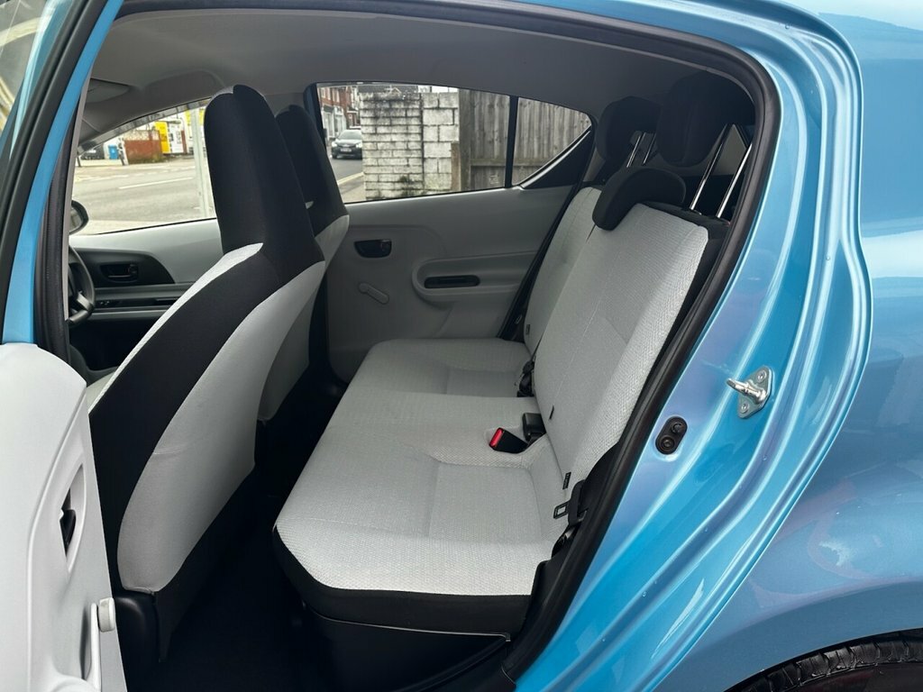 Toyota Aqua 1.5 Hybrid Silver #23