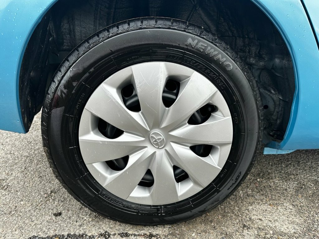 Toyota Aqua 1.5 Hybrid Silver #30
