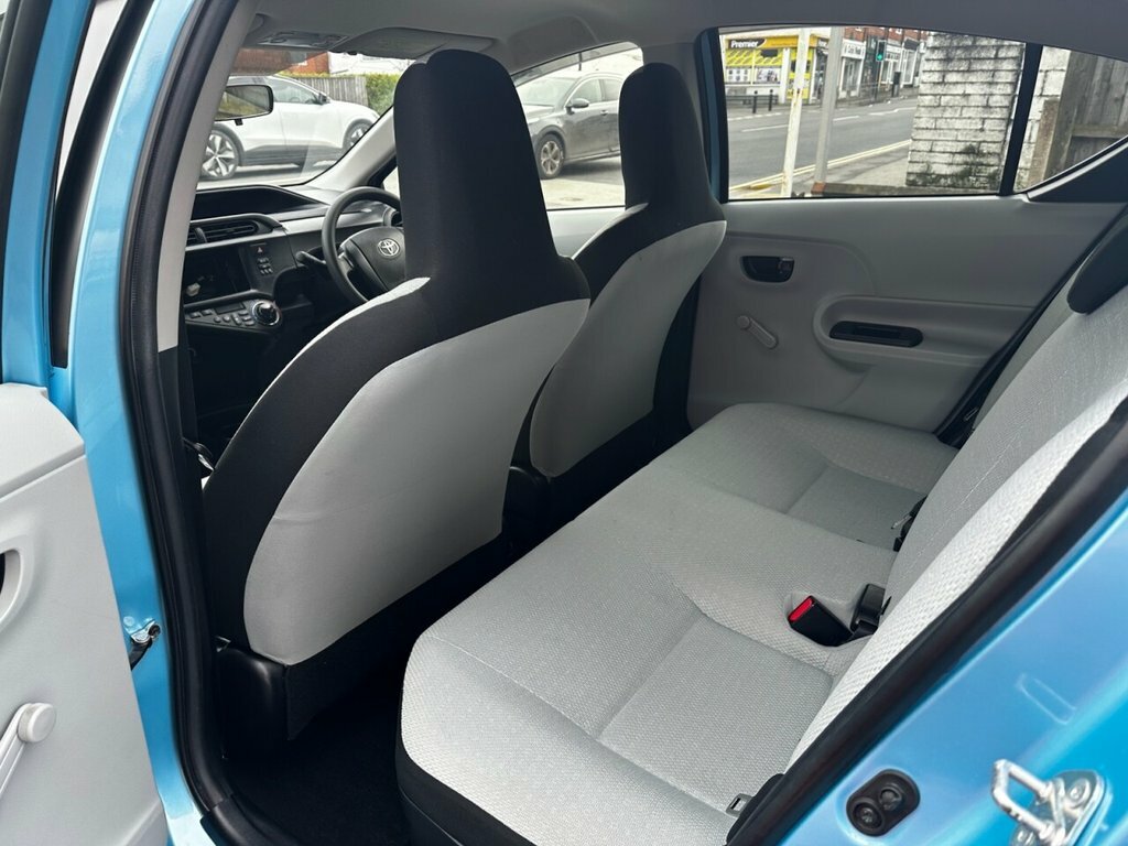 Toyota Aqua 1.5 Hybrid Silver #22