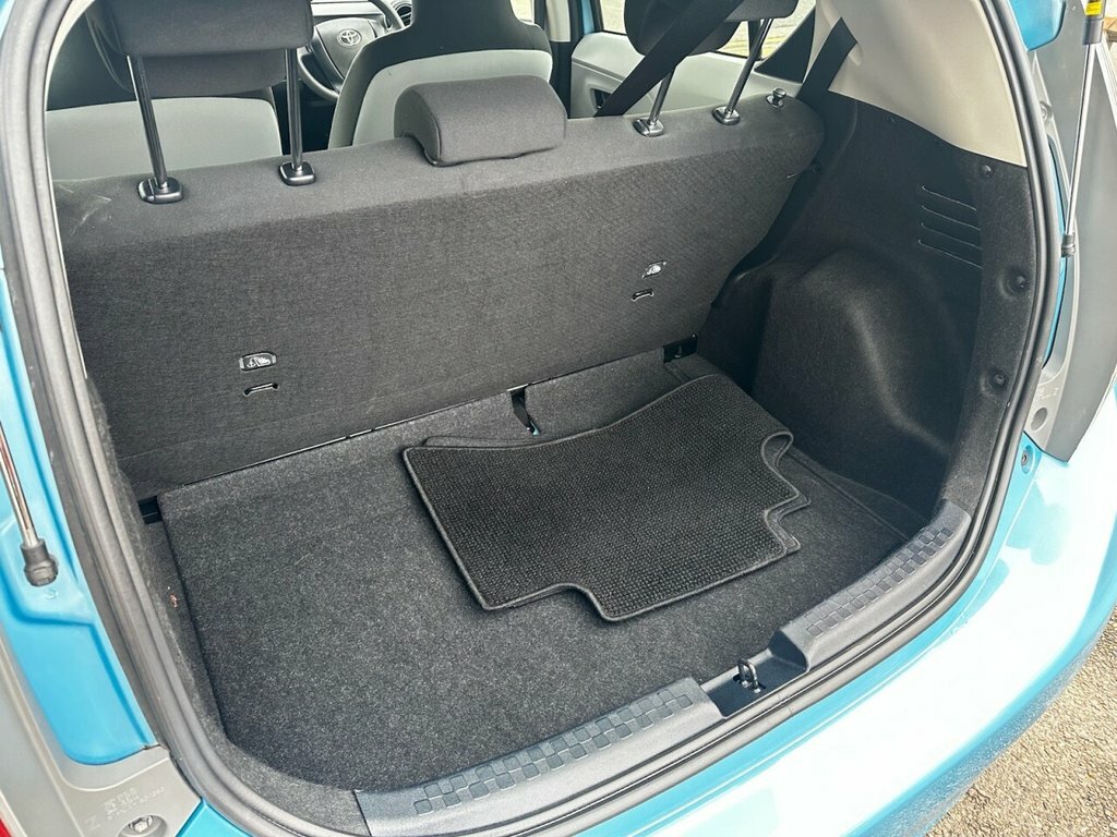 Toyota Aqua 1.5 Hybrid Silver #25