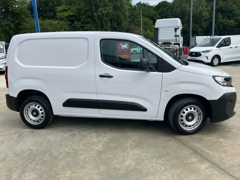 Vauxhall Combo Combo Cargo DV24OEU White #2