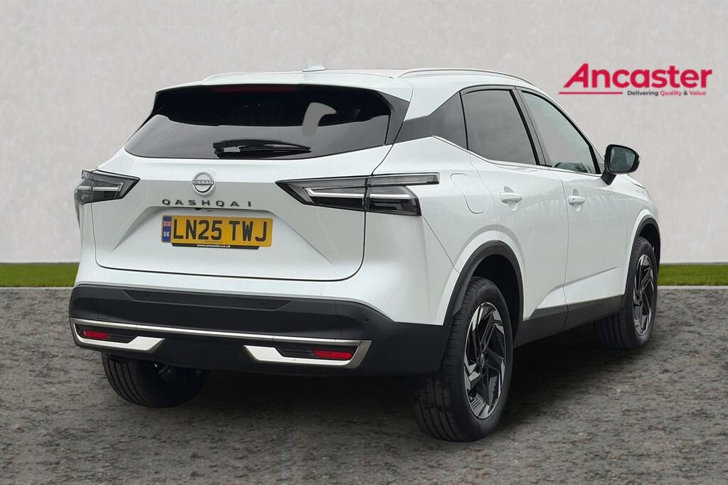 Nissan Qashqai 1.3 Dig-t Mh 158 N-connecta LN25TWJ White #3