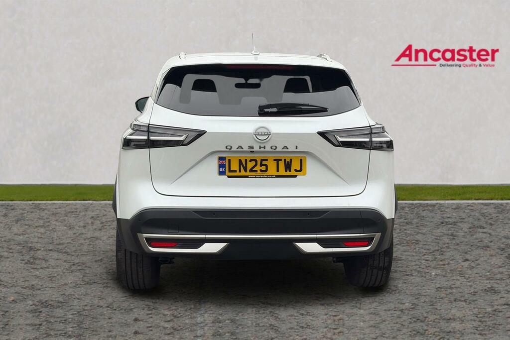 Nissan Qashqai 1.3 Dig-t Mh 158 N-connecta LN25TWJ White #4