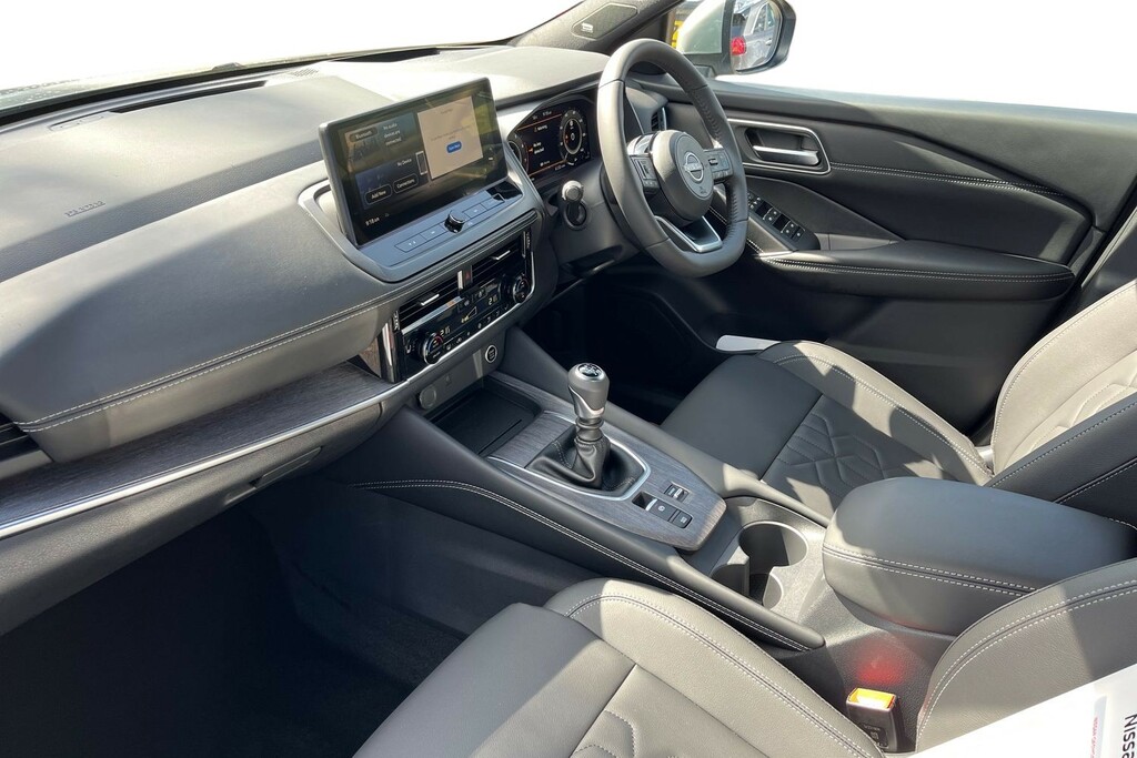 Nissan Qashqai 1.3 Dig-t Mh Tekna Bose LE25CXX Silver #2