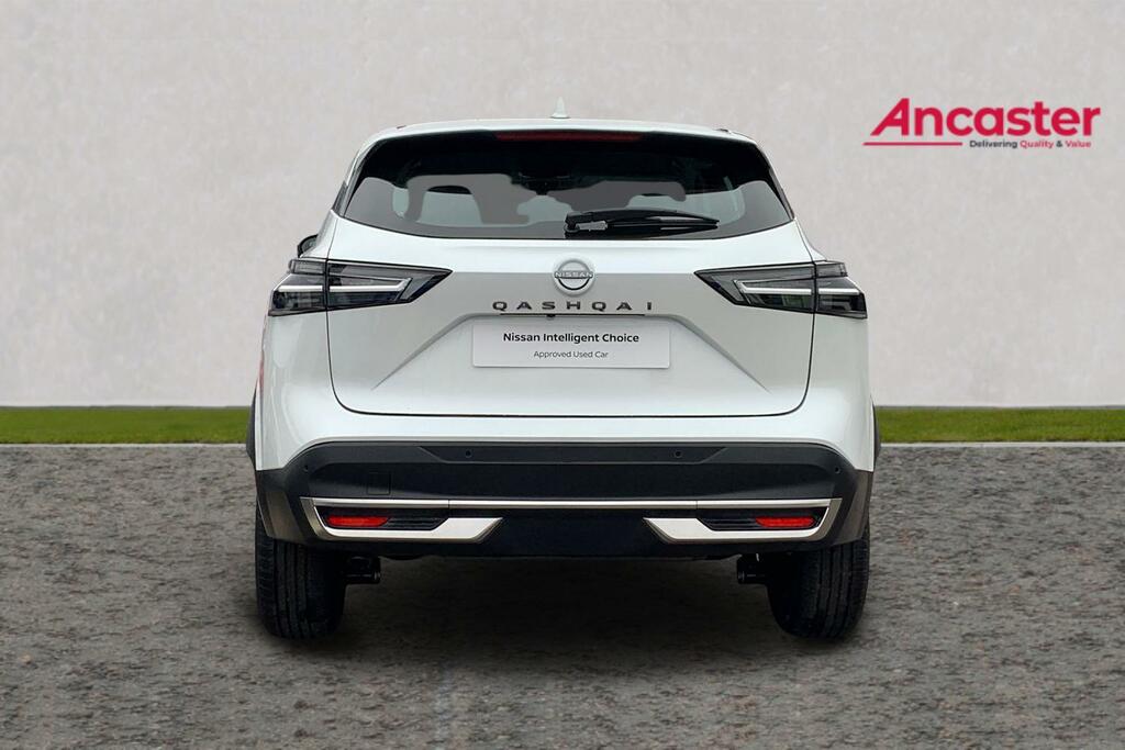 Nissan Qashqai 1.3 Dig-t Mh 158 Acenta Premium Xtronic White #4