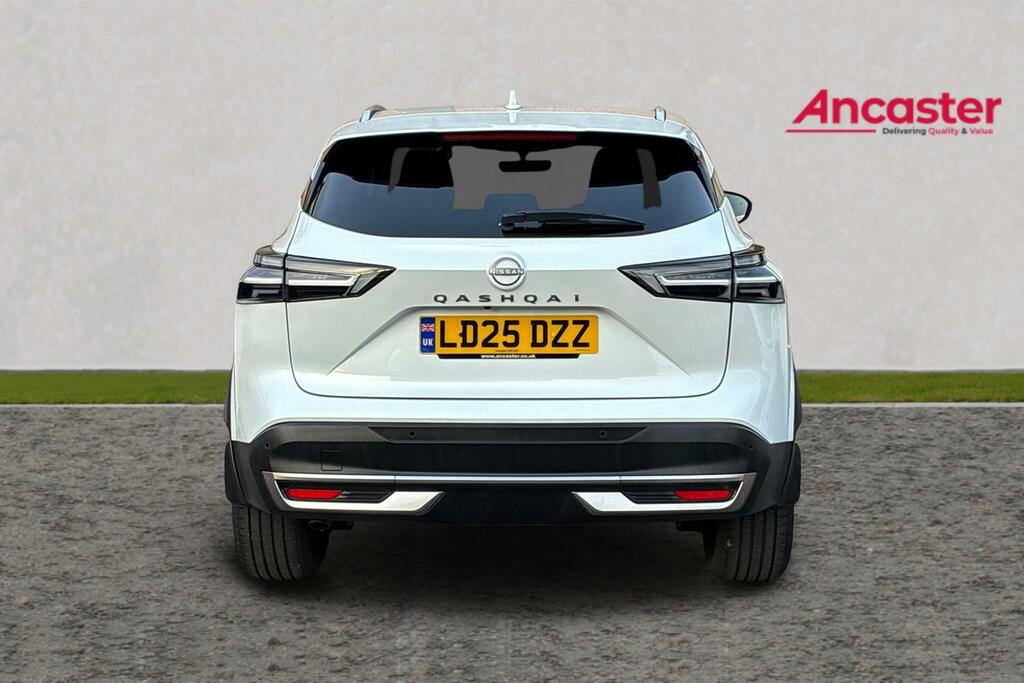 Nissan Qashqai 1.3 Dig-t Mh N-connecta Glass Roof LD25DZZ White #4