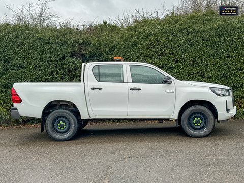 Toyota HILUX Active 2.4 White #4