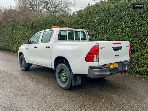 Toyota HILUX Active 2.4 White #6