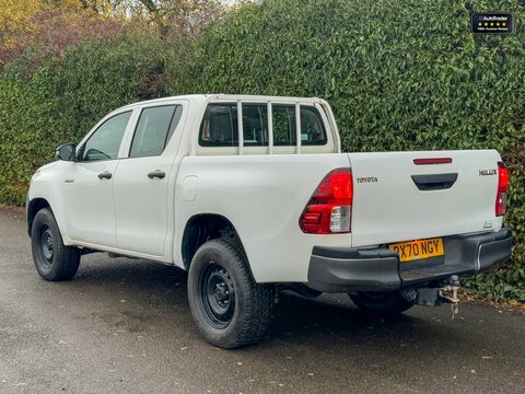 Toyota HILUX Active 4Wd D-4d PX70NGY White #6
