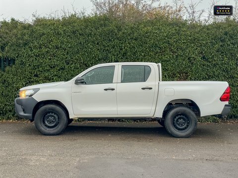 Toyota HILUX Active 4Wd D-4d PX70NGY White #5
