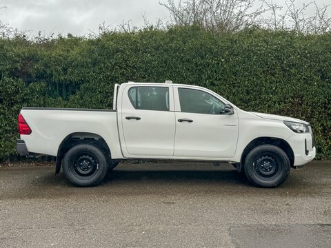 Toyota HILUX Active 2.4 White #4