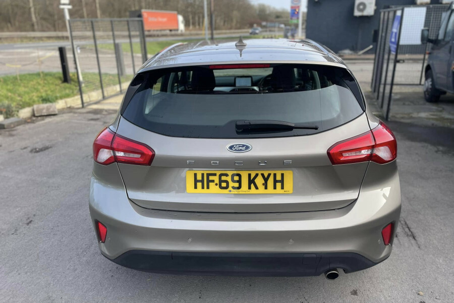 Ford Focus Hatchback HF69KYH Silver #4