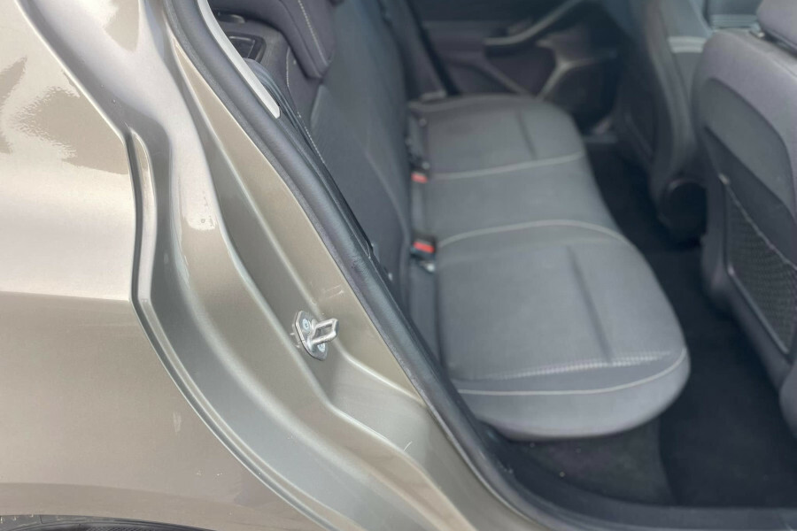Ford Focus Hatchback HF69KYH Silver #6