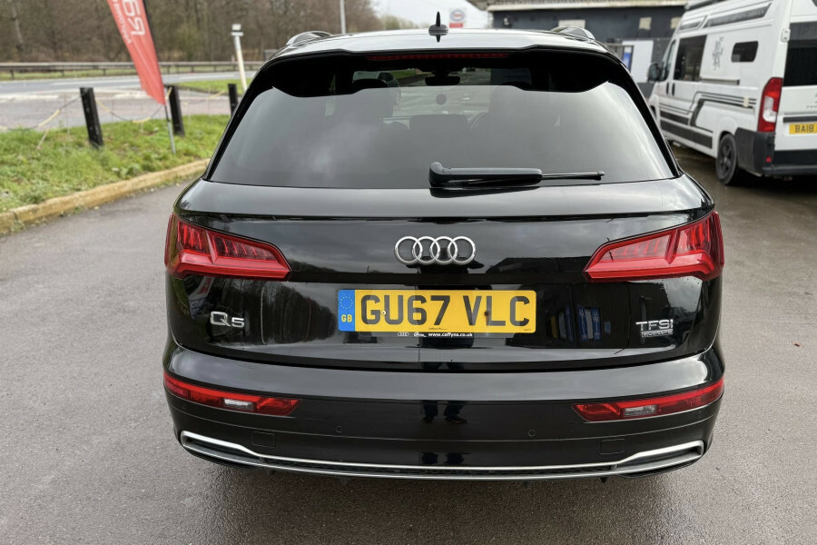 Audi Q5 Suv GU67VLC Black #4