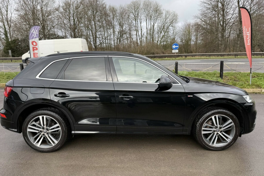 Audi Q5 Suv GU67VLC Black #6