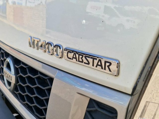 Nissan NT400 Dci 35.14Dropside 136 White #4