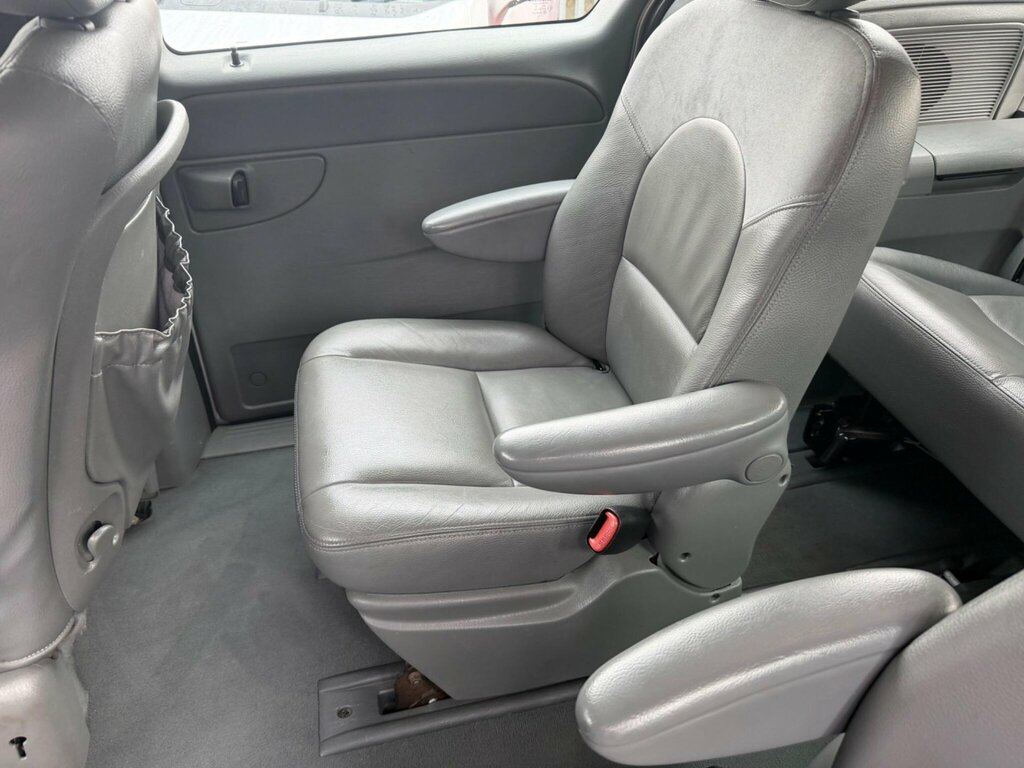 Chrysler Voyager Grand LX Black #14