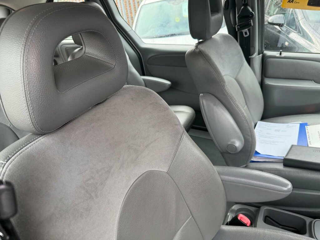 Chrysler Voyager Grand LX Black #12