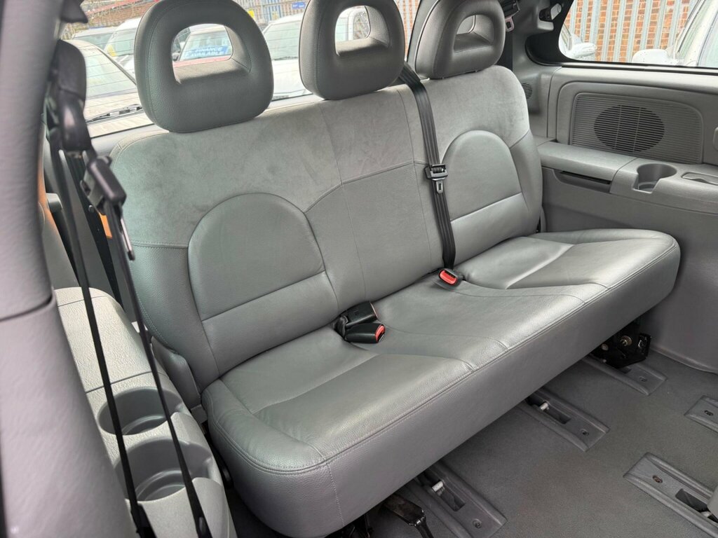 Chrysler Voyager Grand LX Black #18