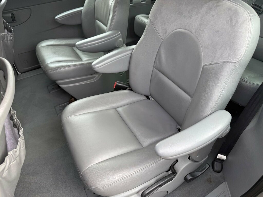 Chrysler Voyager Grand LX Black #22