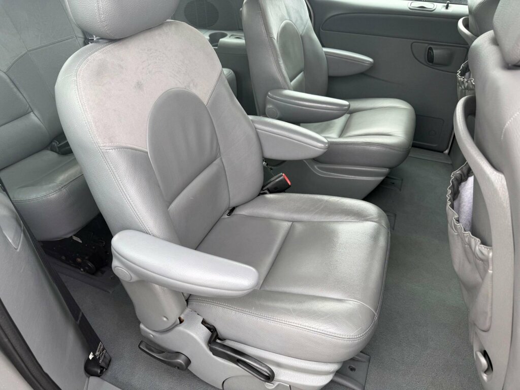 Chrysler Voyager Grand LX Black #16