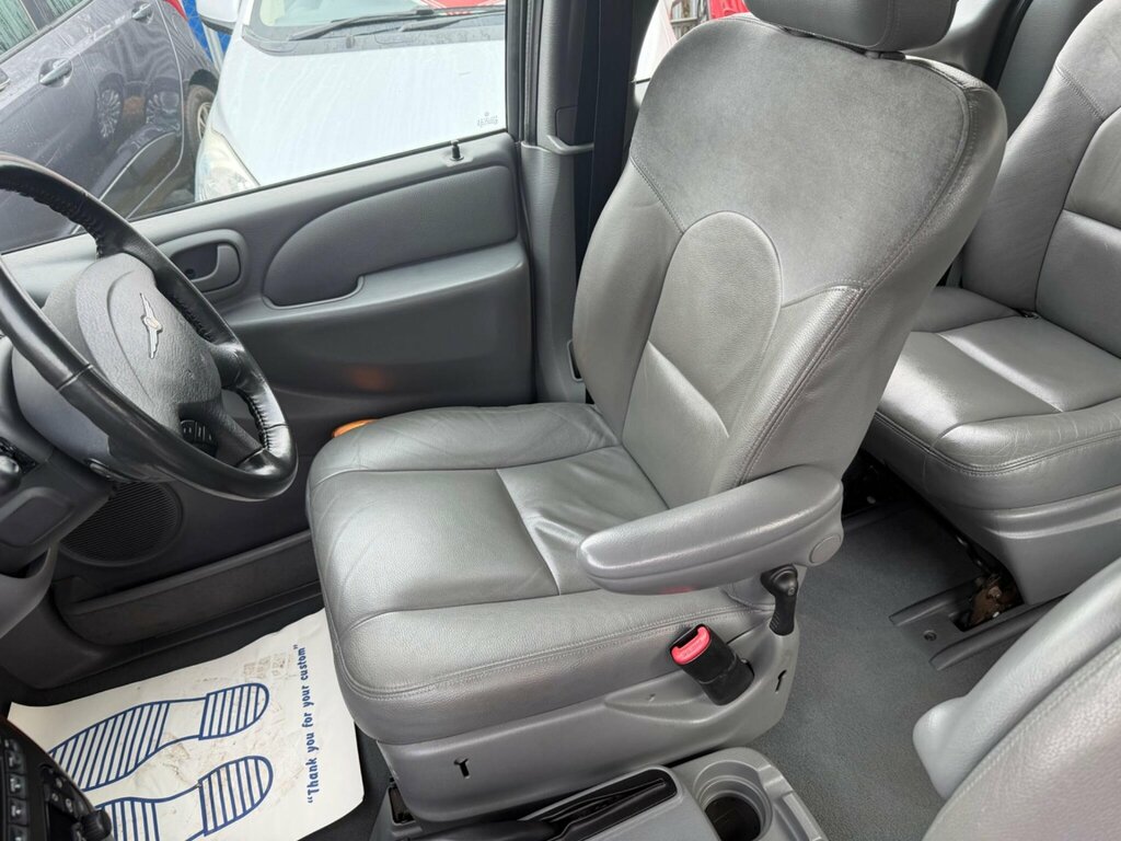 Chrysler Voyager Grand LX Black #9