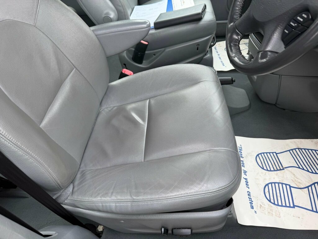 Chrysler Voyager Grand LX Black #24