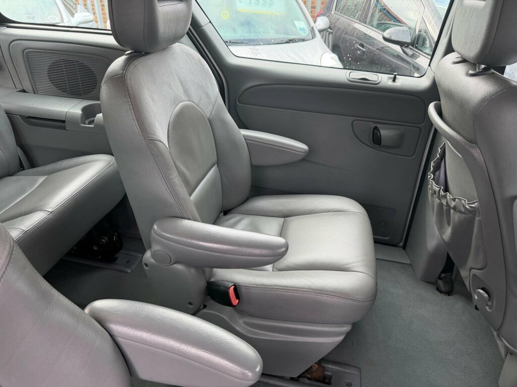 Chrysler Voyager Grand LX Black #17