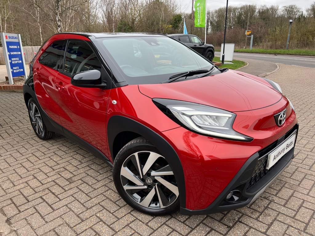 Toyota Aygo X 1.0 Vvt-i Exclusive EF72VLN Red #2
