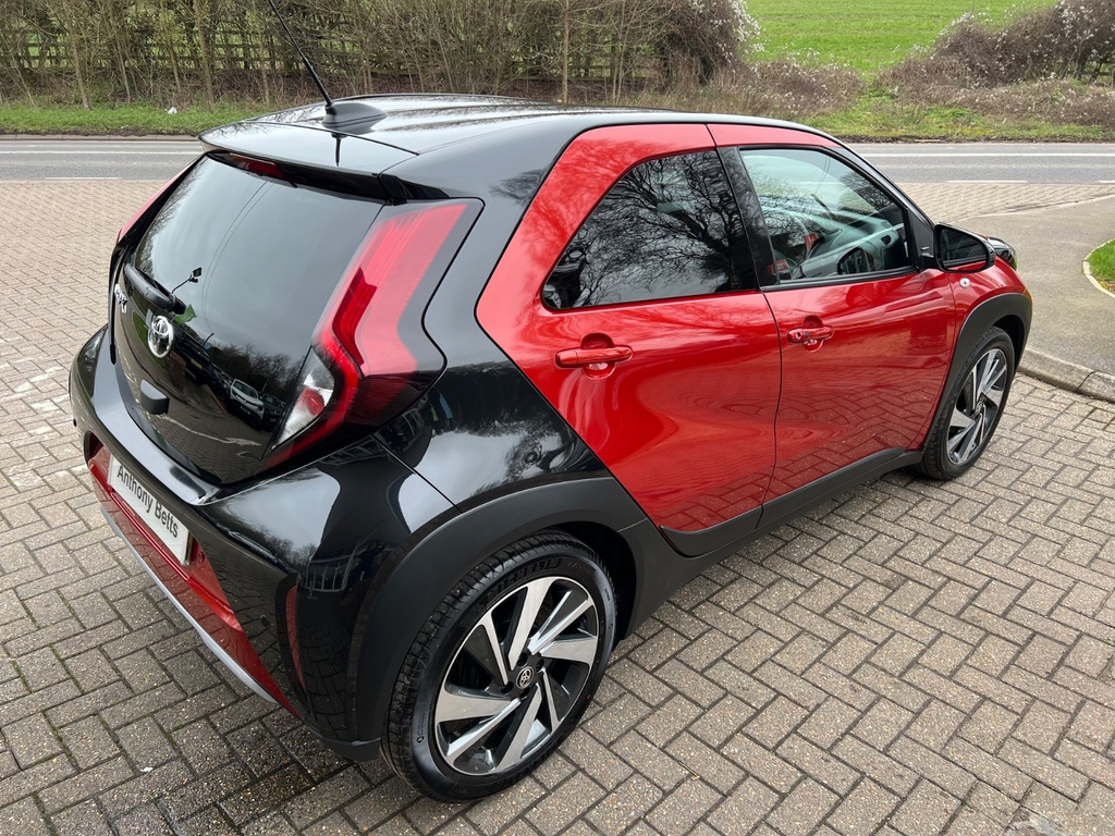 Toyota Aygo X 1.0 Vvt-i Exclusive EF72VLN Red #3