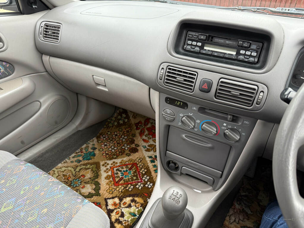 Toyota Corolla 1.6 Gls Silver #11