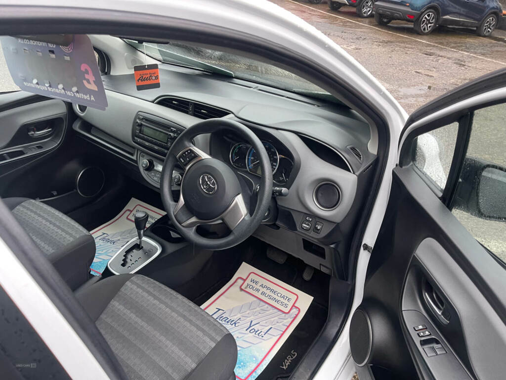 Toyota Yaris 1.5 Hybrid Active LN66LWF White #6