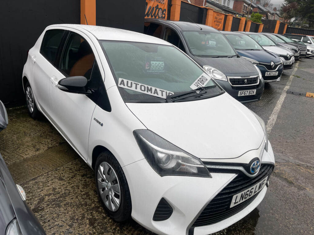 Toyota Yaris 1.5 Hybrid Active LN66LWF White #2
