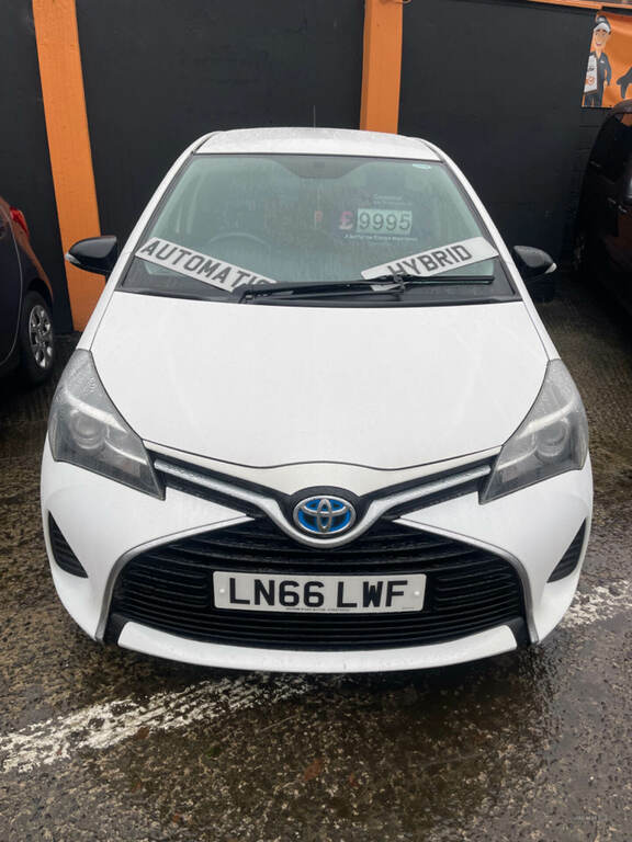 Toyota Yaris 1.5 Hybrid Active White