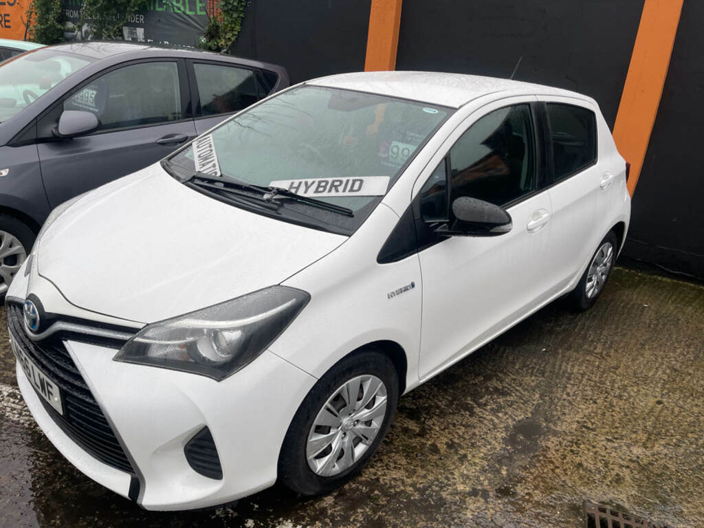 Toyota Yaris 1.5 Hybrid Active LN66LWF White #3