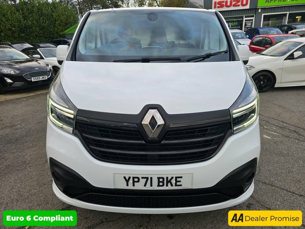 Renault Trafic 2L Black Edition YP71BKE White #4