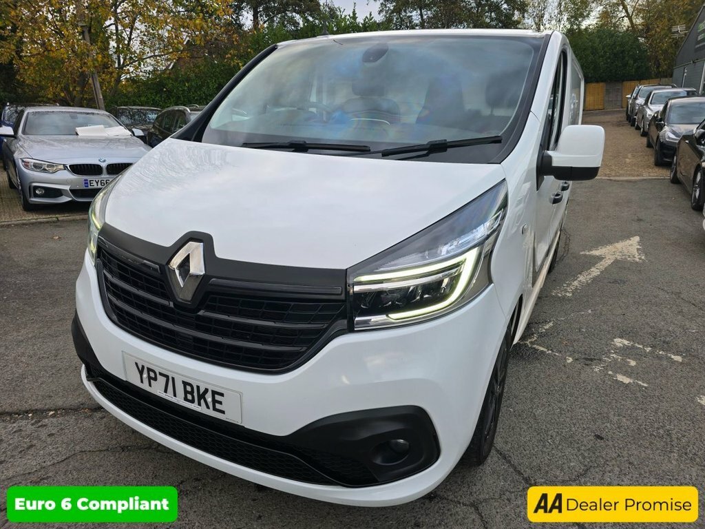 Renault Trafic 2L Black Edition YP71BKE White #5