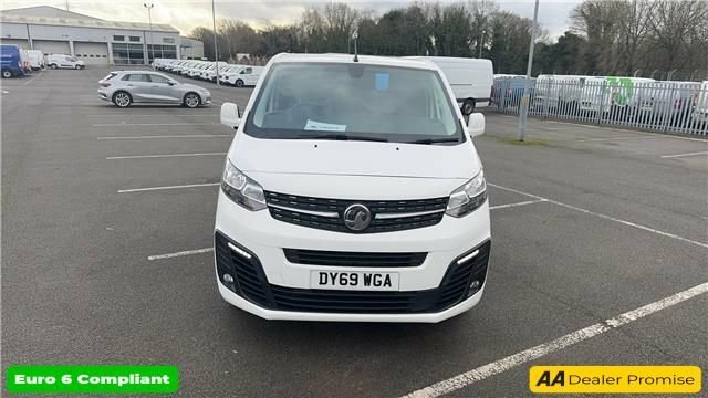 Vauxhall Vivaro 1.5L Sportive White #2