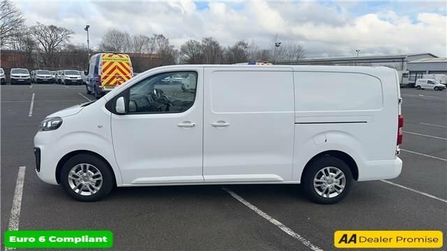 Vauxhall Vivaro 1.5L Sportive White #4