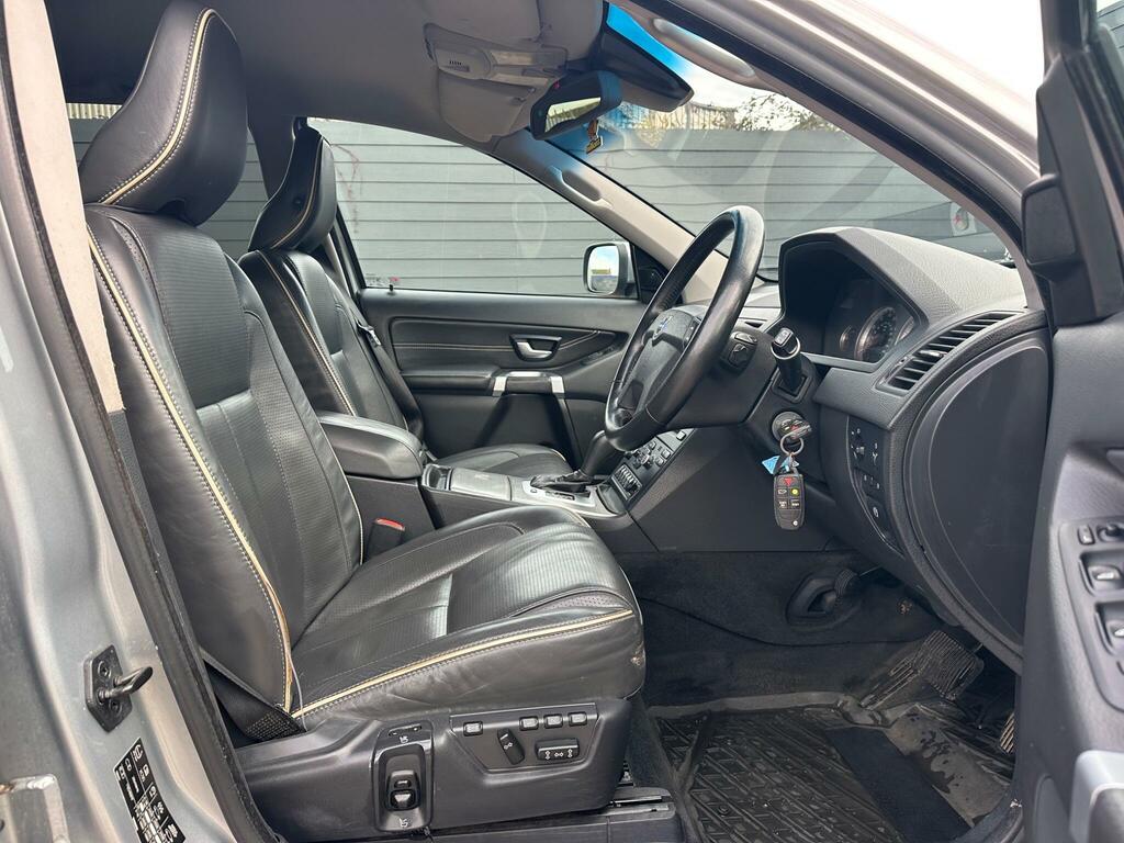Volvo XC90 2.4 D5 Executive Geartronic 4X4 Silver #2