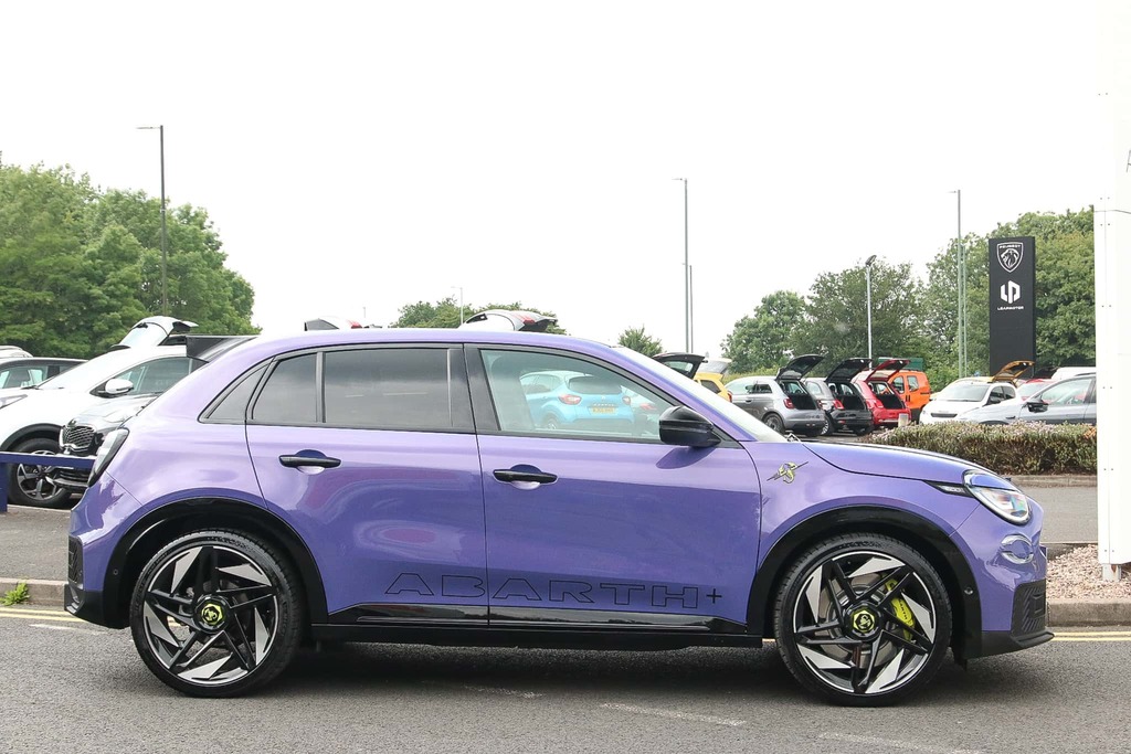 Abarth 600e 207Kw Scorpionissima 54Kwh Purple #2