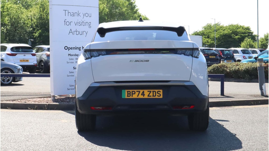 Peugeot 3008 73Kwh 210 1-Speed White #6
