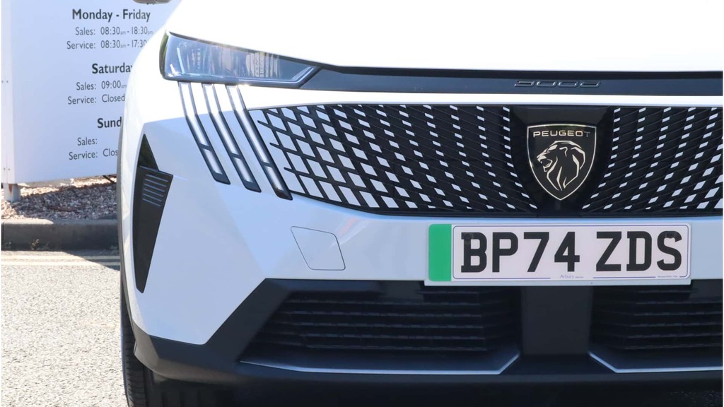 Peugeot 3008 73Kwh 210 1-Speed White #5