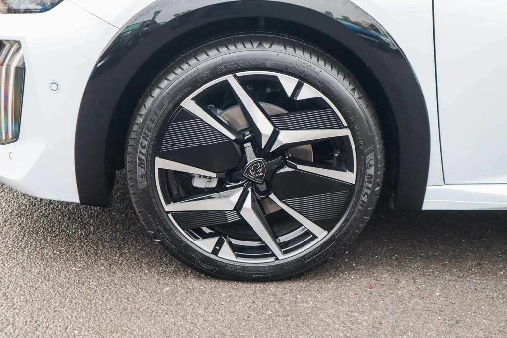 Peugeot 208 1.2 Puretech Tech Edition Black #11