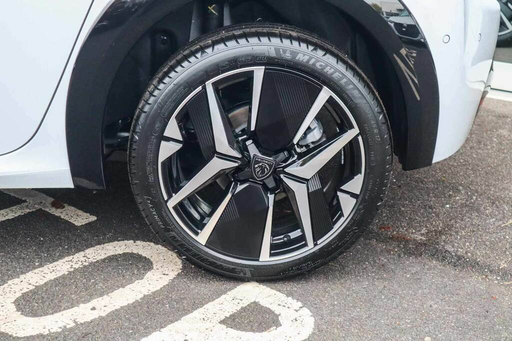 Peugeot 208 1.2 Puretech Tech Edition Black #10