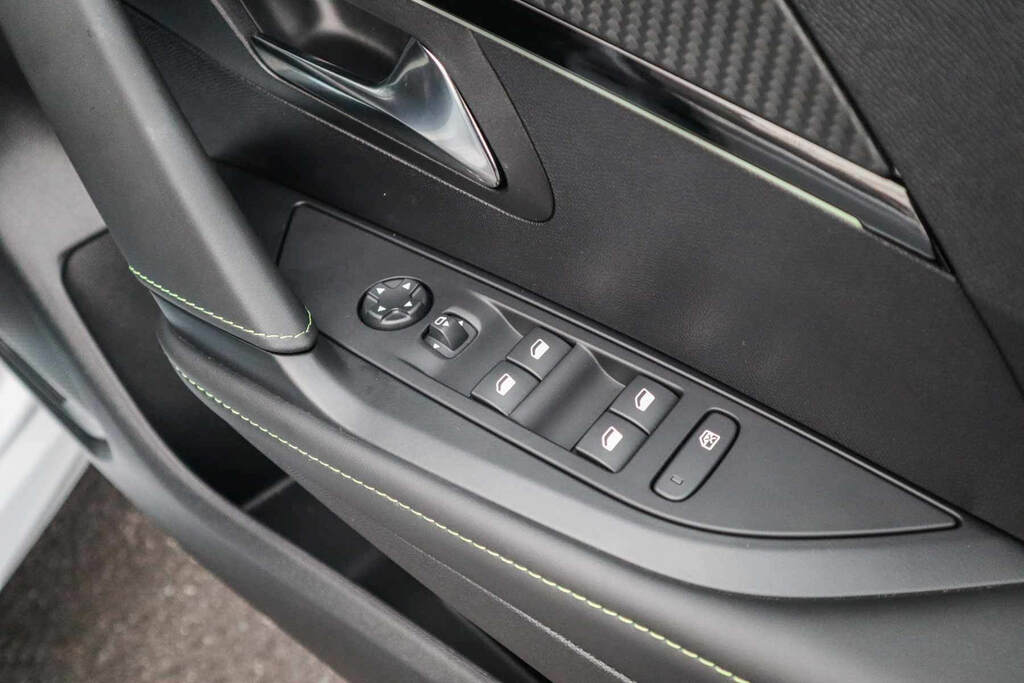 Peugeot 208 1.2 Puretech Tech Edition Black #36