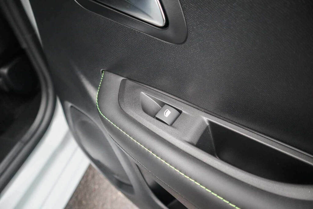 Peugeot 208 1.2 Puretech Tech Edition Black #37